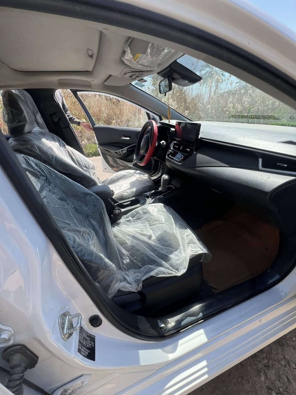 السلام عليكم
____________

للبيع كورلا هايبرد 2024 شكل الخليجي 

داخل اسود فول مواصفات السيارة ماشية28 الف
السيارة مكفوله كفالة عامه 

للأسفسار***********
