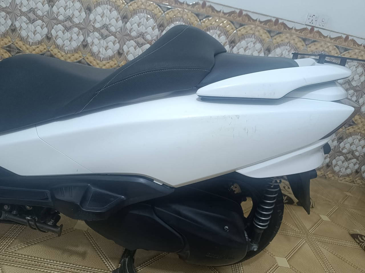 مرحبا فورزه 0/10.      S7
دراجه مكفوله النضافه كدام عينك كفراتهه نضافتهن 75  فقط عوزهه بس تريشه الجيهه اليسرئ 
العنوان واسط حي للستفسار ع رقم ***********
