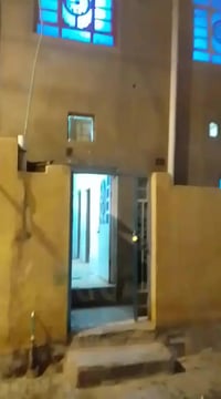 بيت للايجار بالقبله بحي الجامعه قرب مدرسة الاستبرق بيه هول ومطبخ وصحيا...