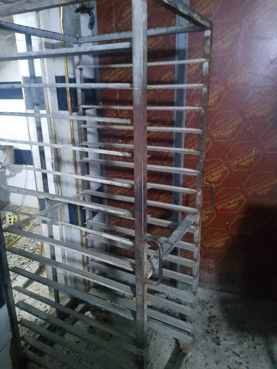 فرن للبيع شغال على الفحص سعر 11 ورقه الصواني 25وحده على 10قفل بدون عمله والعربايل 2 قفل 120ثنينهن بدون معامله رجآ بغداد الصابيات قرب جسر الدوار ***********
