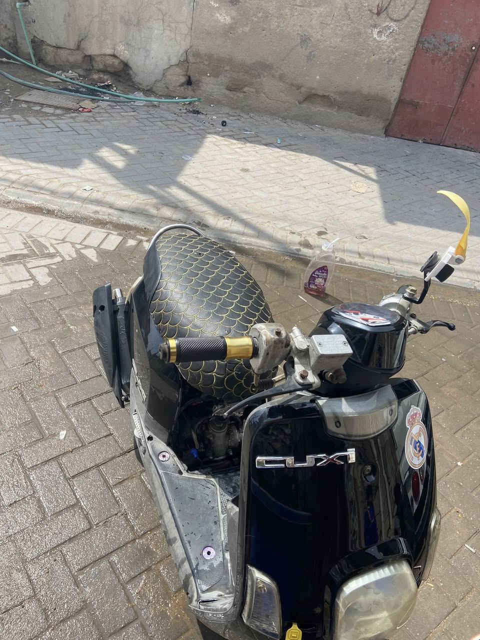 السلام عليكم ماكس بوليسي للبيع بوشه 55 دراجه مني ولشارع كلشي شغال بيها ماناقصها شي كهربائيات شغاله ماعده الاشاير بس كلوبات يرادلهن عالي ناصي شغال سكن شغال كيلو متر كيج بانزين شغالات كفرات مختمه دراجه جاهزه كلش ومنفيس موجود مالتها سعرها 950 بكاني الحيانيه ***********بي واتساب
