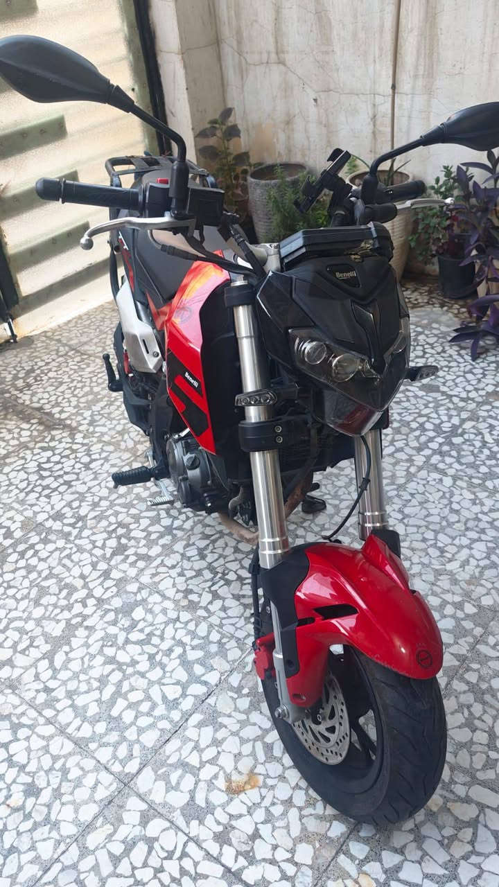 مرحبا اخوان دراجه بنلي 135 cc (رقم بغداد) بسعر 2 مليون و600 الف. بيه مجال للشراي وحق الجيه دراجه مرتبة فول ونظيفه وتحويل ثاني يوم تستلم سنوية ..عندي بس الدشبول مشلوع شوية بسبب حادث فقط بس ممأثر على دراجه
اذا عندك دراجه نزل مراوس هم ارواس بدراجه نظيفه 
مكاني الدورة *********** واتساب ورصيد
