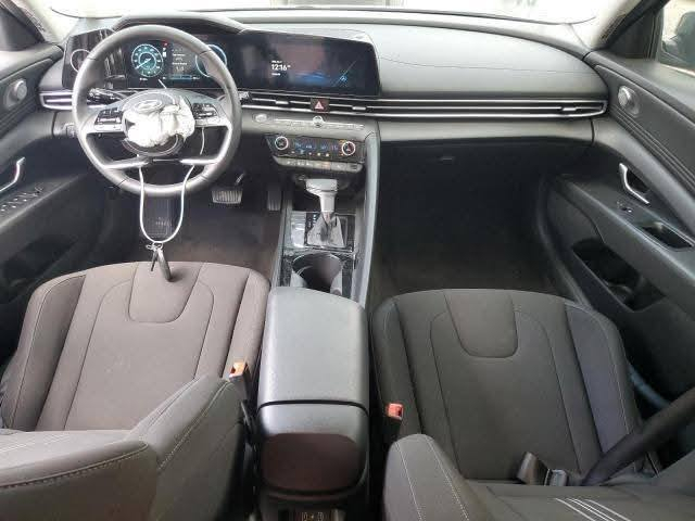 النترا موديل ٢٠٢٥  امركي الصنع محرك ٢٠٠٠ 
ماشية ١٥ الف حادث موجود وية الصور وبيها سونار مابيها اي تبديل او صبغ بس بارد ع مقدار الحادث 
فول مواصفات سلايد تدفئة بالكشن شاحن واير ليس تحكمات كل الجهات رقم فحص مؤقت مكانها بغداد للاستفسار 
الاتصال على الرقم *********** بغداد, العراق
