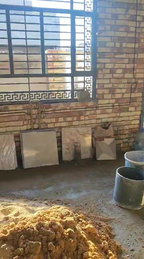 هيكل للبيع زراعي كرارة الزعفرانية نهاية الاربع شوارع فرع سكلة الركابي غرفة نوم واستقبال ومطبخ كبير المساحه 100مربع***********

