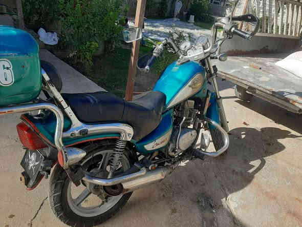 السلام عليكم اخوان هارلي ٢ ولف جاهز وشغال السعر ٤٥٠ وبيه مجال حك الجيه متواجد عالفيس او الاتصال ***********
