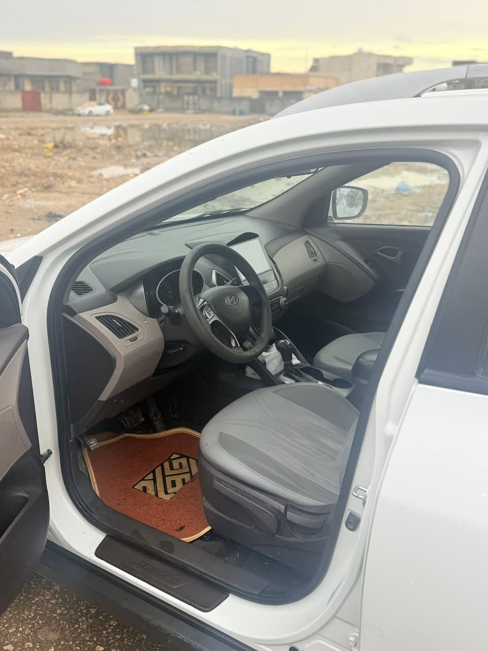 السلام عليكم
توسان 2015 خليجي كفاله عامه 
ماشيه ١٢٣ 
مكينه كير حداديه تخم تاير شرط تراي زيرو 
رقم بغداد الجديد 
السعر 160 
العنوان بابل الشوملي 
***********
