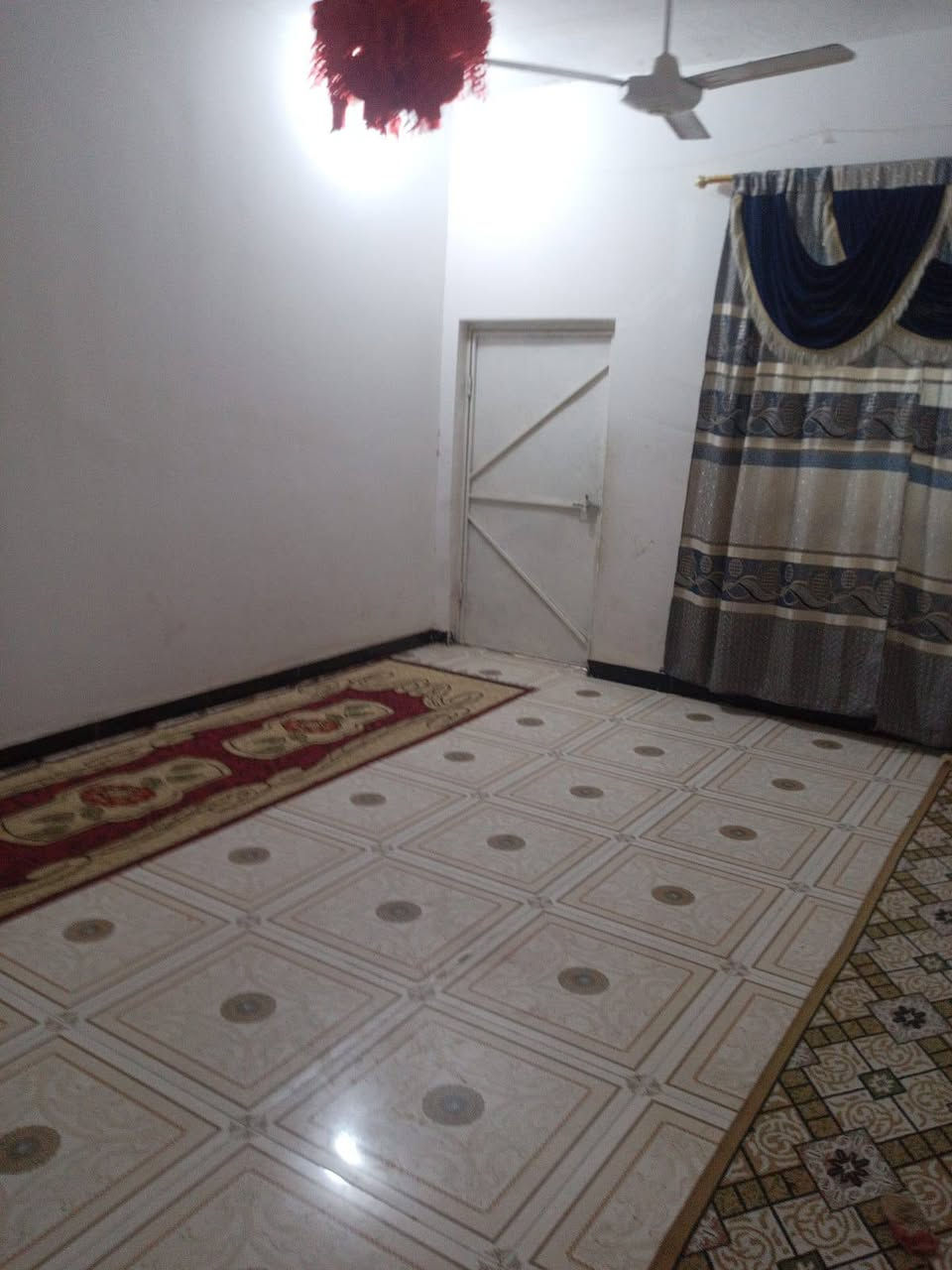 سلام عليكم. دار سكن زراعي للبيع منطقة ال أبو حجر مساحة ٢٠٠م عكاده بناء جديد طابوك جاهز للسكن قرب عمارة العلوية ام غيداء .غرفتين وصاله ومطبخ وبراني وصحيات جاهز للسكن السعر ٣٠ وبي مجال استفسار اتصال*********** أو واتساب ونكون بخدمتكم
