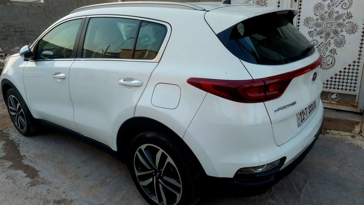 السلام عليكم
سبورتج 2019 شكل 20 خليجي للبيع 
السيارة مواصفات البيسك 
السيارة استخدام شخصي ماشية 100
السيارة بيهة بارد صغير في الباب الخلفي 
رقم بغداد الجديد بأسمي سنوية جديدة تحويل مباشر ثاني يوم 
مكان السيارة بغداد
***********
