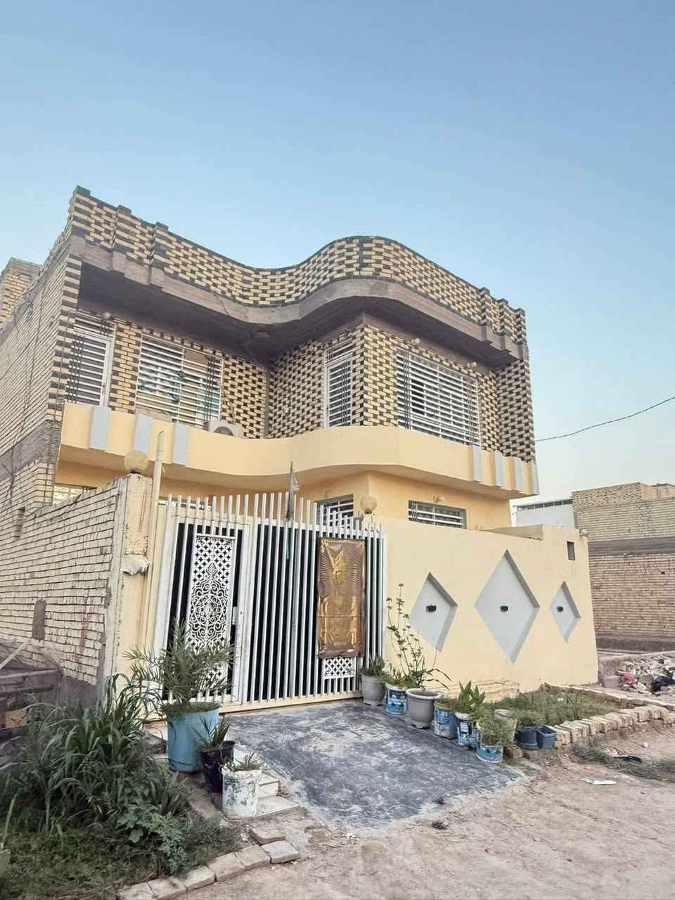 بيت 200 متر كونكريت درجه اولى بل 54 نداء طابقين سعر 170 واكو مجال،***********
