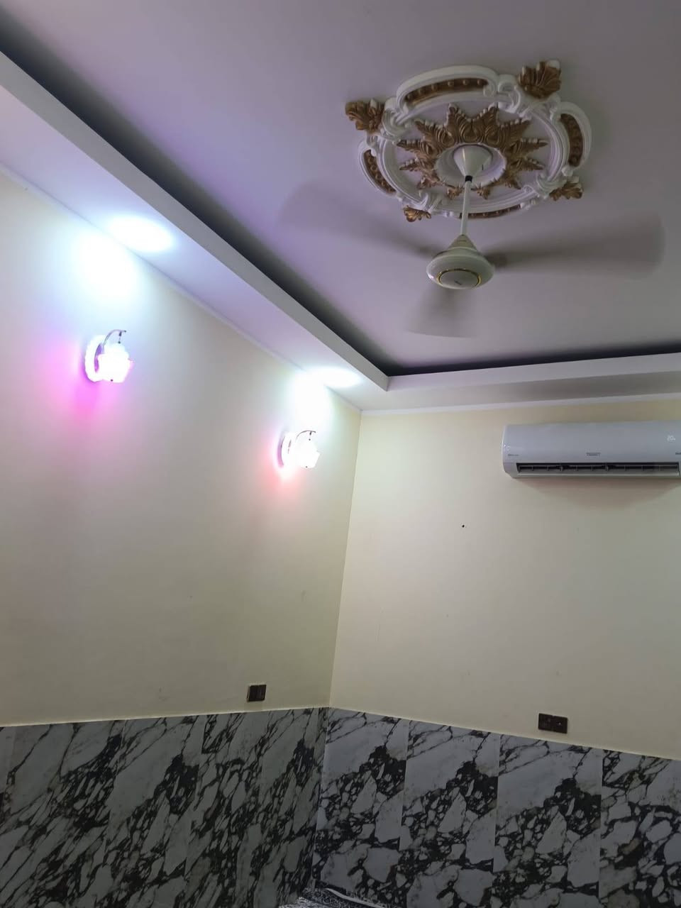 بيت للبيع مساحه100م ثلاث طوابق
بناء2024 حديث كونكريت مطلوب اسكان 70مليون
موقع باريدو مدرسه ذنون السعر اتصال وتساب وبخدمتكم 
***********
***********
