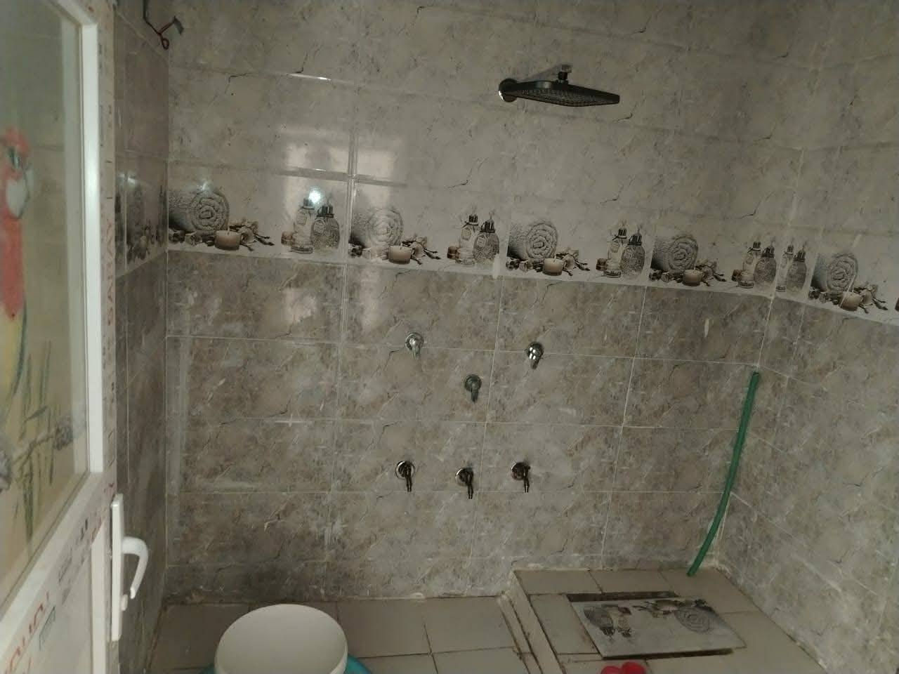 🏛️((مكتب الريان الاستثمار العقار)) 🏛️

🏠بيت للبيع كوت حي الحكيم شارع الوائلي قريب جدآ على شارع العمارة.

------------------------
------------------------
🔸مساحة::250 متر.
🔸بناء طابوك حديث سكف صب.
🔸مرقم من قبل بلدية حي الحكيم.
🔸خدمات::ماء _كهرباء _مدارس.

🏠يتكون من طابقين الطابق الأول من_ثلال غرف نوم _هول _مطبخ _استقبال _مجمع صحيات _كراج.
طابق ثاني غرفتين نوم _هول.
🔸علمن طابق ثاني نقصة أرضية.
-----------------------
-----------------------
📍للاستفسار أكثر.
🏛️ #مرجعة_مكتب_الريان_الاستثمار_العقار.
🗺️عنوان مكتب كوت حي الحكيم شارع علاء غريب او قرب اسواق باب الحارة.
📍بأدارة حسين ابو سند الركابي.
☎️*********** ☎️
