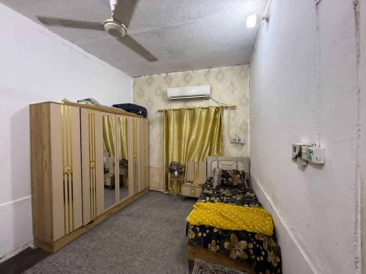 بيت زراعي مساحته ١٢٠
الدجين شارع حجي كشكول ثالث فرع 
ثاني بيت قريب ع شارع العام 
يتكون دوانيه غرفتين صاله مطبخ كلدور صحيات خارجيه // بناء بلوك \\ عكاده بيت نضيف 
سعره 48
مساحته الدوانيه ٧*٣ 
الغرف ٤*٣
الصاله ٤*٥
للاستفسار اكثر تصال ***********
