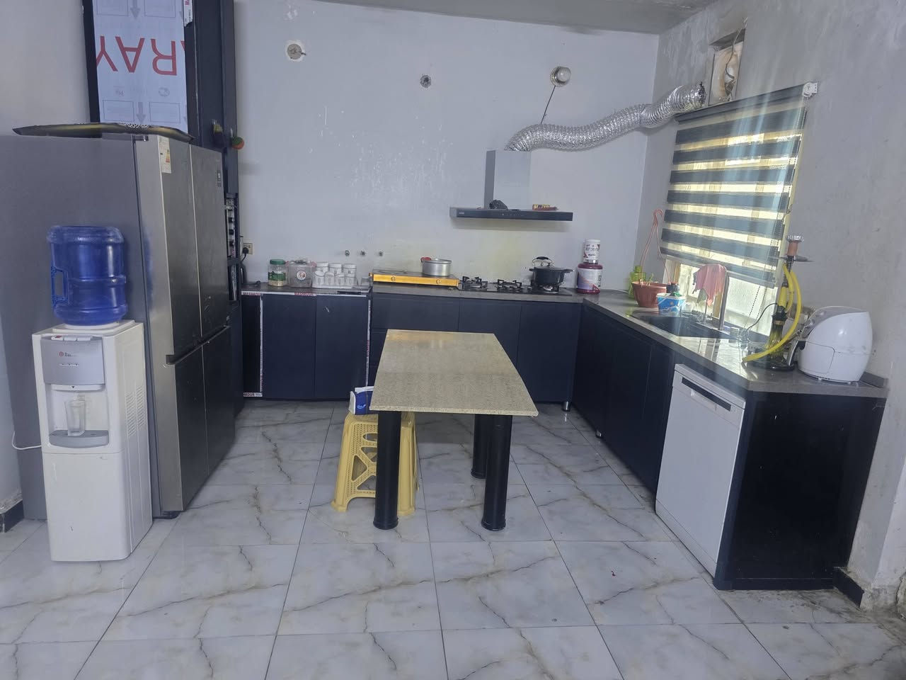 بيت ١٥٠ متر للبيع غرفتين وصالة واجهة ٧.٥ م ونزال ٢٠ م بناء بلوك العنوان حي الأمين الثانية قرب مجمع الأمير السكني للأستعلام الاتصال ***********
