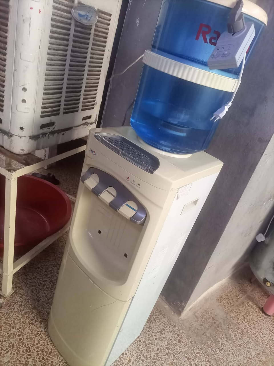 براد مي شرط نظافة وتبريد فقط حار لاغيه ب45بي مجال مكان ايمن حي العامل
***********
