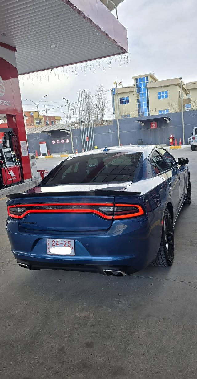 جارجر 2023 بلاك توب ( الإصدار الاخير ) Last Call
6 سلندر تو ويل 
لون بحري💙
بيها فقط كرت بالجاملغ الخلفي...

كاتي بدون رقم تترقم شمالي( اربيل دهوك سليمانية )
جداً نظيفة السيارة وبوضع الشركة 

السعر 225 وبيها مجال 
مكان السيارة دهوك 
***********
***********
اتصال أو واتساب
