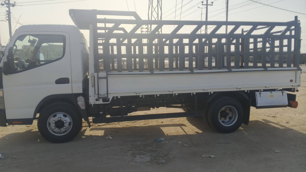 للبيع سياره كنتر موديل 23 سياره اتخبل مدوشمه كامله مناقصه برغي السياره سعرها 270وبيه مجال للشراي فقط موشراي لاتعبنه رجان فقره ترهم مراوس بكيه فحل حسب القناعه تايرات ابلااد جوبلس رقم صاحب السياره,,,***********
