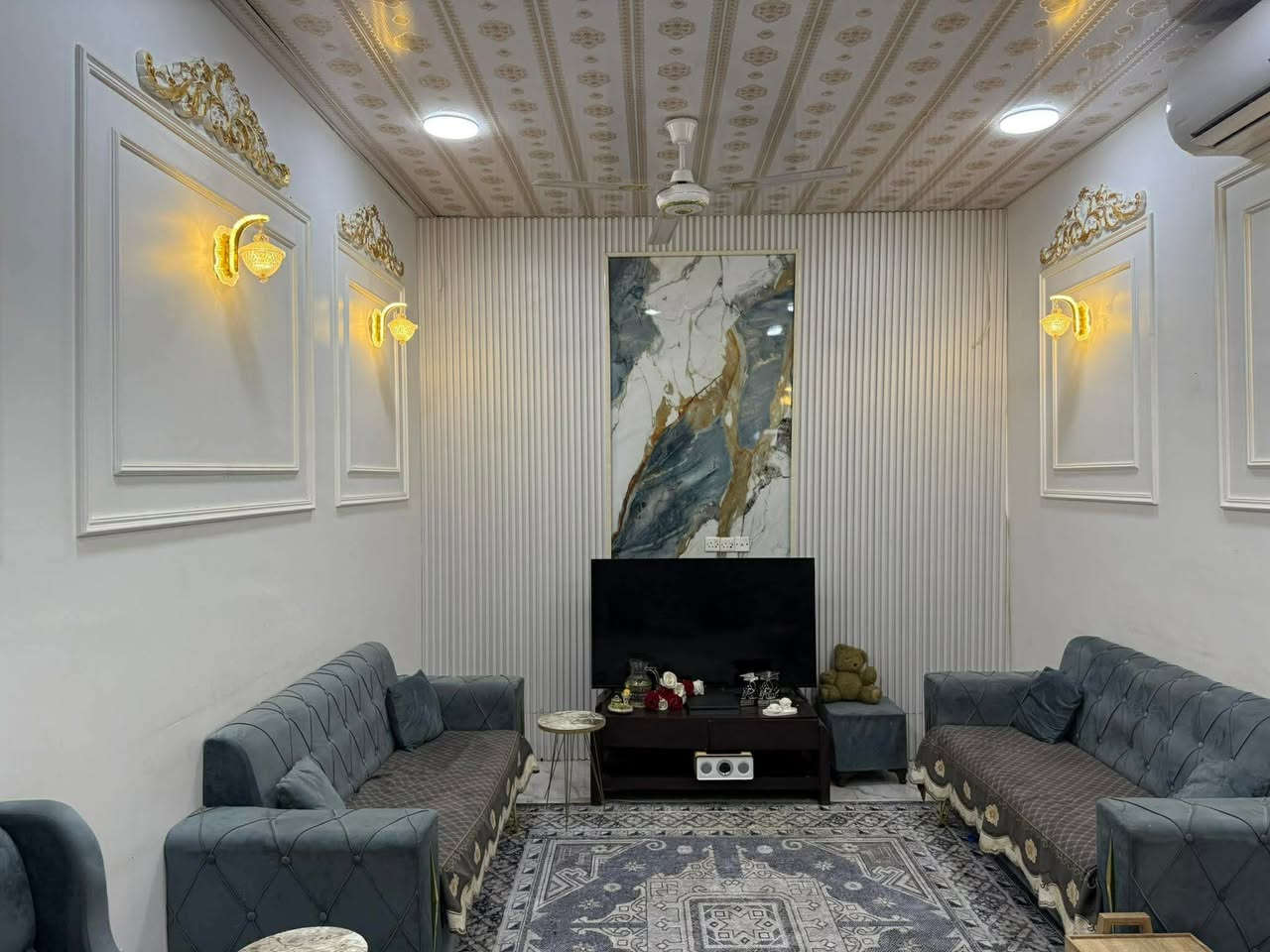 🏡 #دار للبيع مع الاثاث ✅
بالقرب من المستشفى خلف حازم سند 25 ع تبليط

📏 المساحة: 200 متر²

📍 طريق القاسم : ديوانية 70 متر عن التبليط

📝 نوع الملكية: سند 25 زراعي

🛏 💤 غرفة نوم

🛋 صالة

🍳 مطبخ حار وبارد 

🛎 استقبال

🚿 مجمعات صحية

🌳 حديقة

🏗 طارمة كراج سيارة 🚗 

✨ حالة البناء: اساس بوكس بناء طابوق سقف صب 

البيت نظيف وجاهز للسكن ✅

ـــــــــــــــــــــــ

السعر 67 وبيه مجال بسيط 

ـــــــــــــــــــــــ

للأستفسار أكثر مراجعة 

#مكتب_محمد_الجبوري لبيع وشراء عقارات القاسم والمقاولات العامة والتصاميم الهندسية 

#المكتب_مجاز_رسمياً والمكاتبات رسميه لضمان حقوقكم ✅ 

#عنوان المكتب شارع الجديدة مقابل مدرسة الزهراء مجاور اسواق نمبر ون  

***********  📲 

***********  📲
