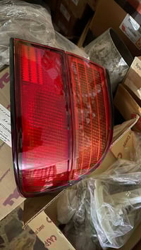 بك لايت نيسان سني جهت اليمنه تايون فقط1998الى  1999 سعره 25الف 0771107...