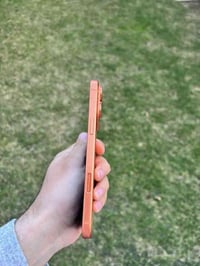 السلام عليكم ايفون 17 برو ماكس  ذاكرة 256GB بطارية 100%  مشحون 6 او 7 ...