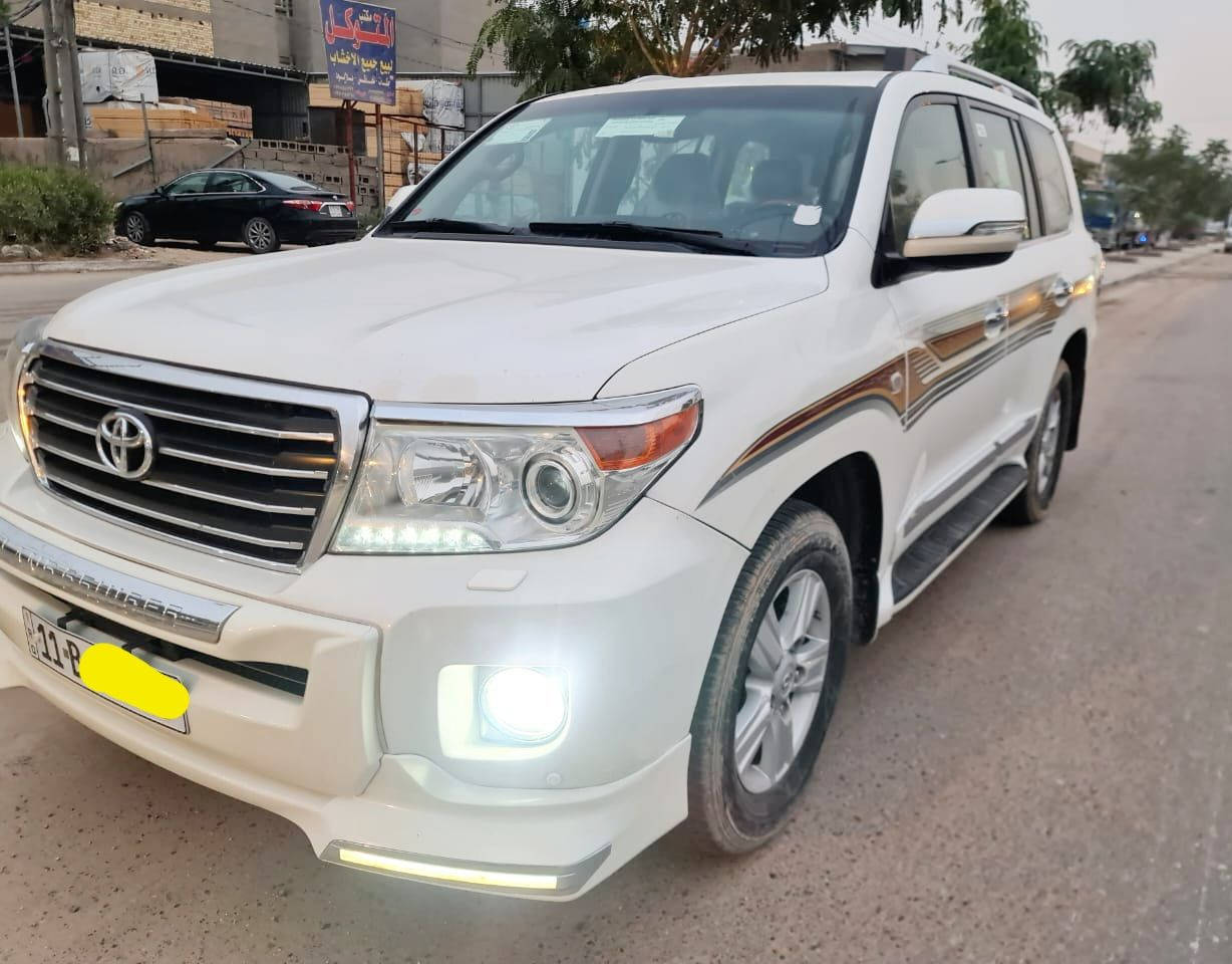 لاندكروز موديل 2008 كفالة واثر الشريط نصبغ بيها جاملغين امامي يعني بدون فتح فقط رش للجمالية صدر تخم تاير كله جديد والسيارة مال بيت وجناي مكاني بغداد العامرية ***********
