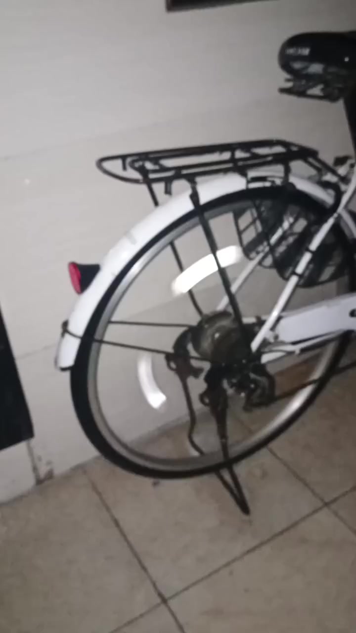 سلام عليكم شباب بايسكل بناتي كير وحساس كامل مكمل اخو الجديد
موديل :ثنين وعشرين 
كير مالته 6نمر 
بايسكل خير من الله 
مكان بغداد بياع  📍
لتواصل :***********     (سعره 100 وبي مجال )
