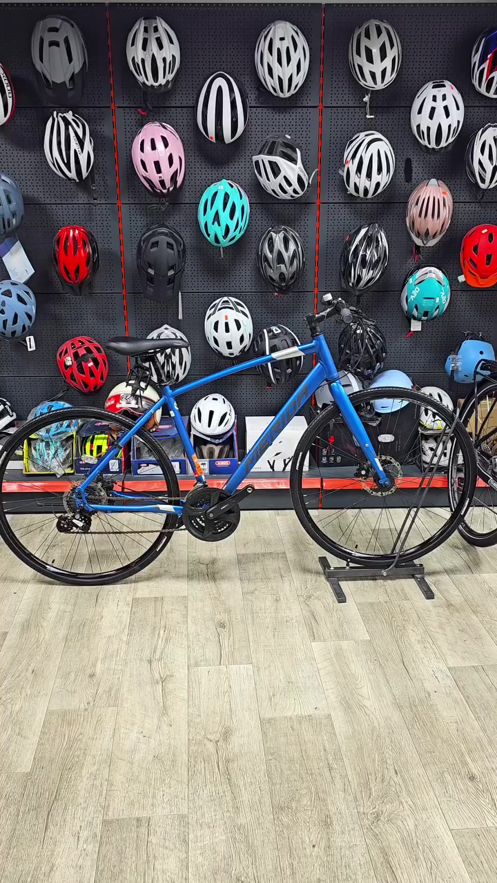 🎥 دراجة عملية وأداء ممتاز للاستخدام اليومي 🚴‍♂️

دراجة من ماركة MERIDA فئة crossway

🔹 حجم العجلات: 28 (C700)
🔹 حجم الفريم: L
🔹 السستم: Shimano 3×8
🔹 فريم ألمنيوم خفيف وقوي يعطي توازن بين المتانة والوزن 
🔹 مناسبة للمدينة والمشاوير الطويلة مع قيادة مريحة وسلسة

📍 الخدمات المتوفّرة:
خدمة توصيل متوفّرة لجميع المناطق
إمكانية الشراء بالأقساط لحاملي بطاقة كي كارد – مصرف الرافدين

🌙 أوقات الدوام خلال شهر رمضان:
من الساعة 7:00 مساءً إلى 12:00 منتصف الليل

📍 الموقع:
معرض دكتور بايسكل
بغداد – السيدية – شارع ٤٠ (الاطفاء) قرب مطعم SunCity

#Merida
#Shimano
#دراجات
#دراجات_هوائية
#BikeLife
دراجات_العراق
دكتور_بايسكل
DrBike


**إذا كنت صاحب هذا الإعلان وتريد حذفه لأي سبب، رجاءا أرسل رسالة إلى الدعم الفني**