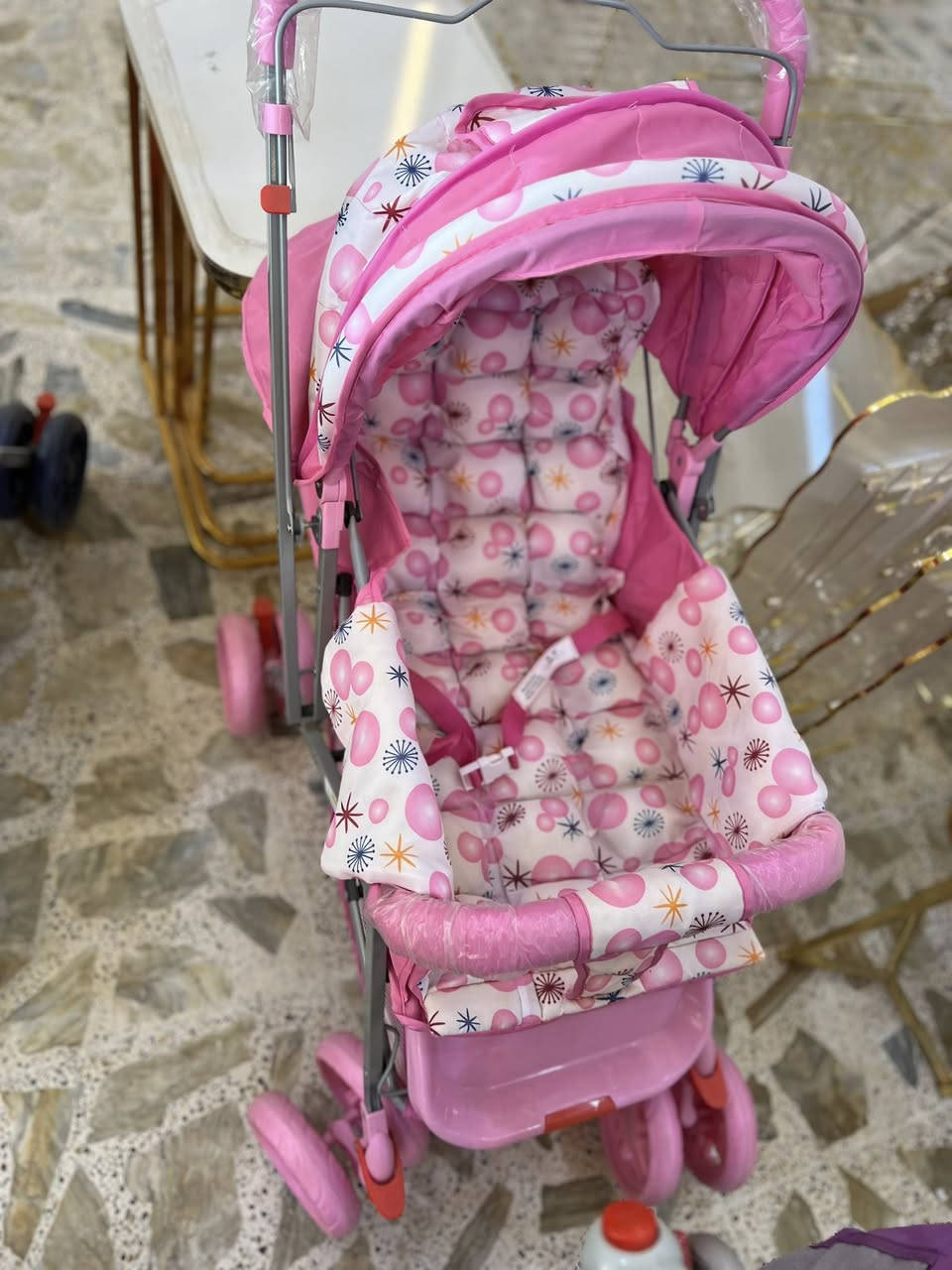 وردي… مثل أحلام البنوتات الصغار 🎀👶راحة، أمان، وأناقة بكل تفصيلة.

لأن الأميرات يستاهلن الأجمل 💗✨عربة تجمع الراحة والجمال.

مشاويرها تصير أحلى… وهي مرتاحة وآمنة 🎀


**إذا كنت صاحب هذا الإعلان وتريد حذفه لأي سبب، رجاءا أرسل رسالة إلى الدعم الفني**