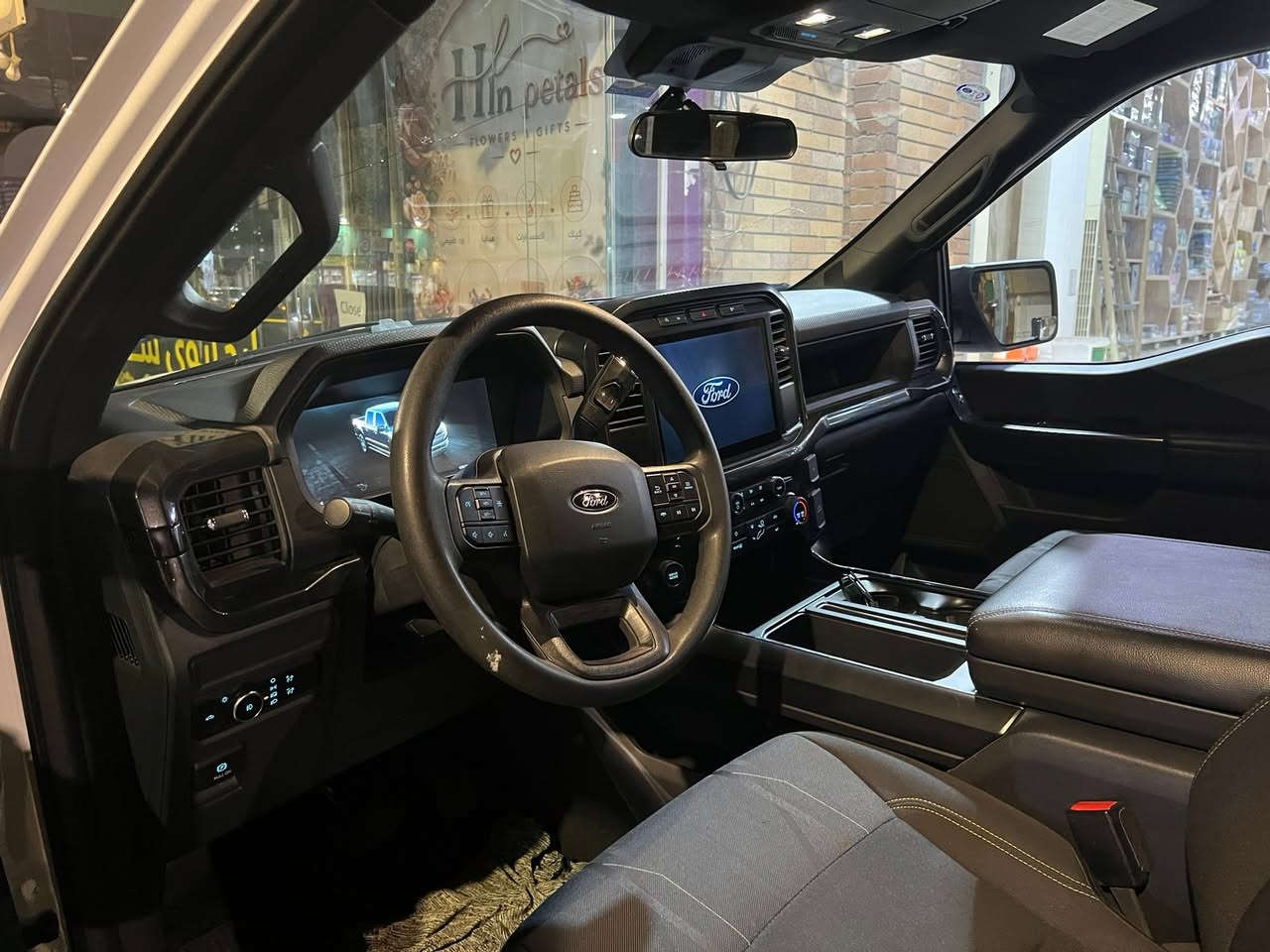 فورد F150 
بدون ارباك 290 
***********
