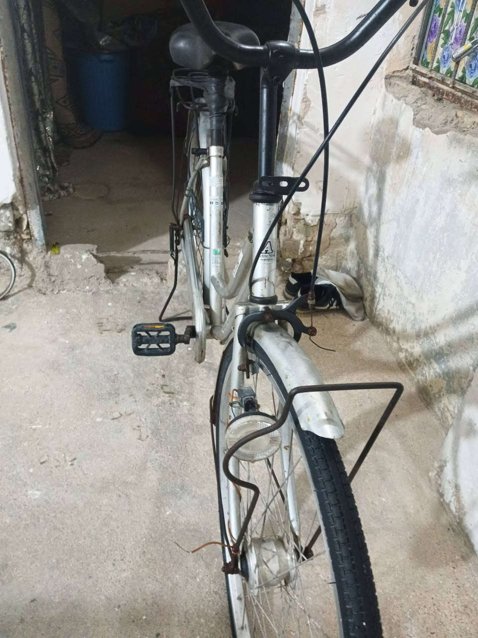 السلام عليكم باسكل نضيف حجم 27 طاقه باسكل نضيف السعر 70 مكاني رمادي قرب النادي  للاتصال ***********
