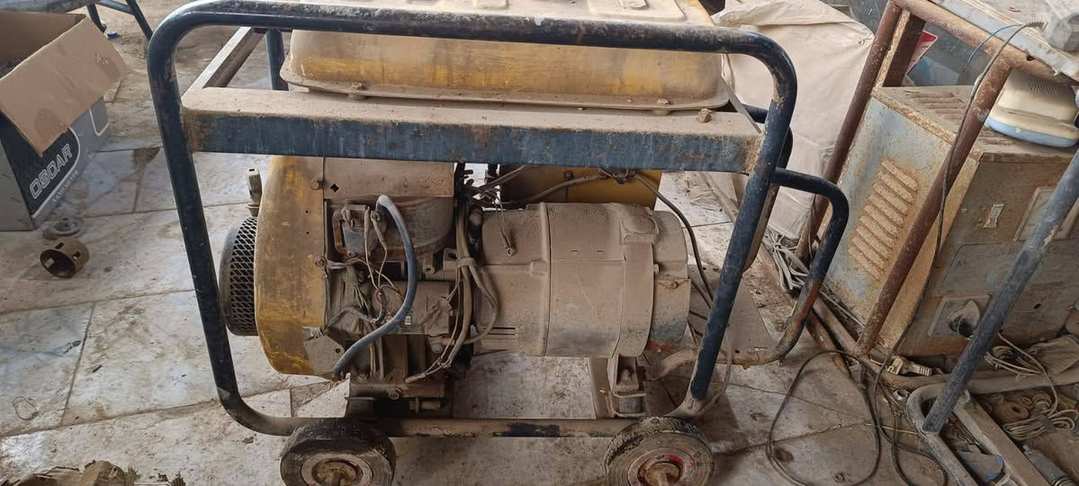 مولد بانزين روبن ياباني متروكه من زمان بلاديه فقط نار البلك ماكو محرك ملف جاهز 5kv الحله الشوملي يوجد توصيل السعر 200 ***********
