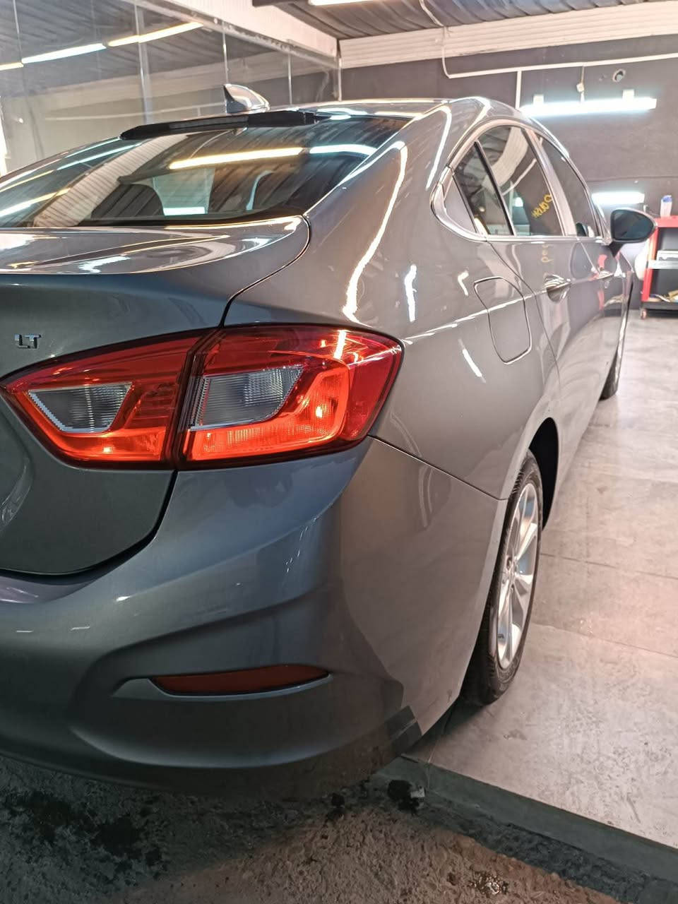 شۆفرلێت کروز ٢٠١٧ 
سیارەکی زۆر خاوێنە 
٢٠٠ هەزار رۆیشتوە 
مەکینە ١٤ تۆربۆ 
نیو مواسەفات 
هەموو گیانی بەشەرتە 
دەعمی ئەمریکای هەیە وێنەکانم داماوە 
مالی دۆستە تا بلێی جوان و پاک و خاوێنە داوای ٩٧ وەرەقەو کەمەک مەجالی تێدایە 
*********** أربيل, العراق
