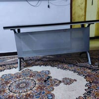 ميز مكتبي اصلي للبيع سعره ٧٥ الف مكاني بغداد الطالبيه قرب كليه الاداره...