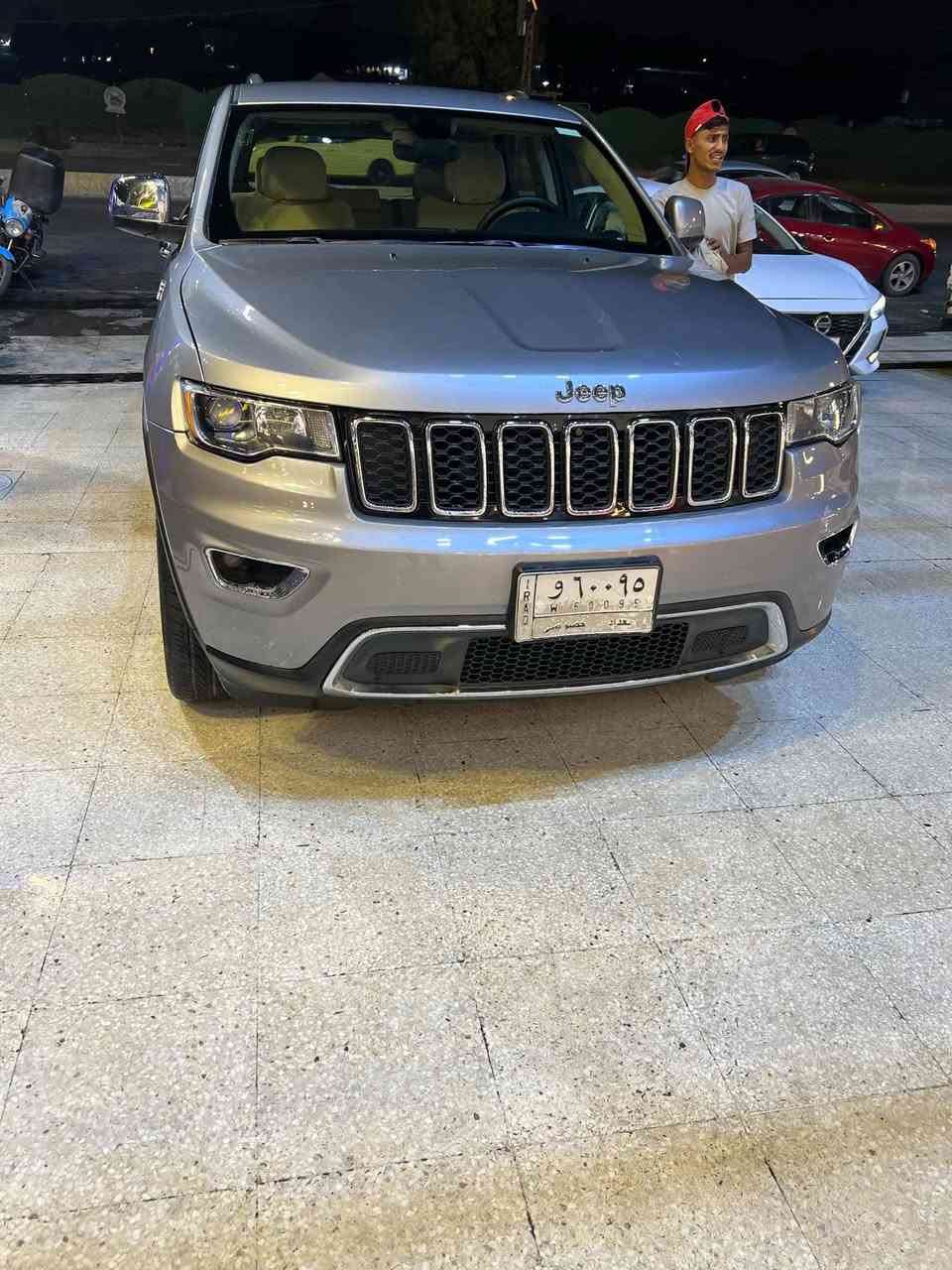 السلام عليكم جيب موديل 17 باسمي بغداد ضربه جاملغ خلفي صور الحادث موجوده مكاني بغداد ***********السعر 200
