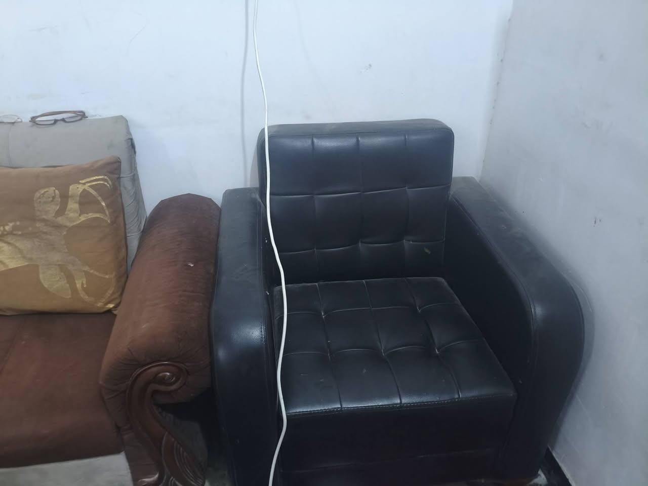 قنفات للبيع كدامكم  نضيفات  مكاني بغداد الحريه شراي يراسلني وتساب ***********
