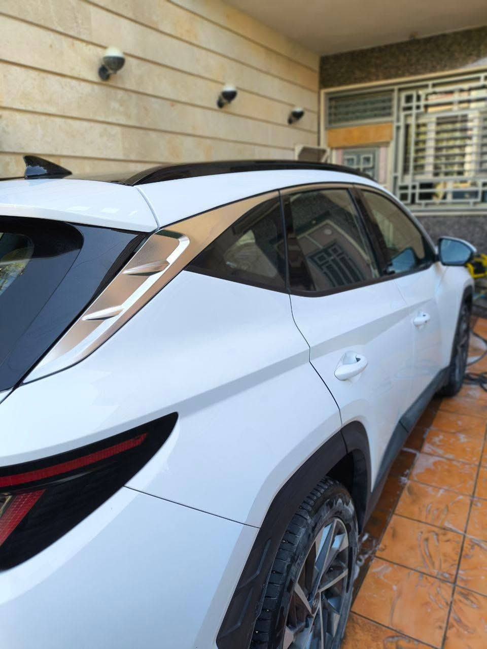 توسان 24 خليجي كفاله بانوراما وفول موصفات رقم بغداد ماشيه 25 الف
***********
