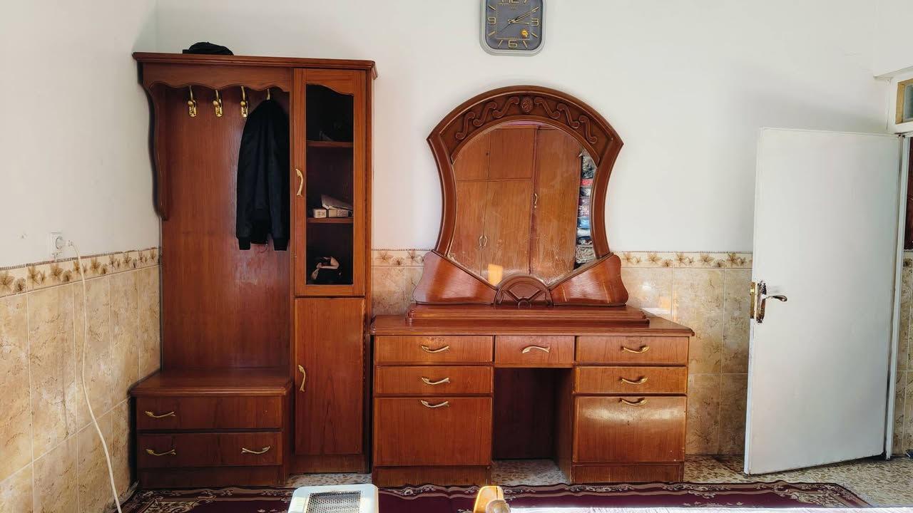 غرفة خشاب للبيع

***********
***********
