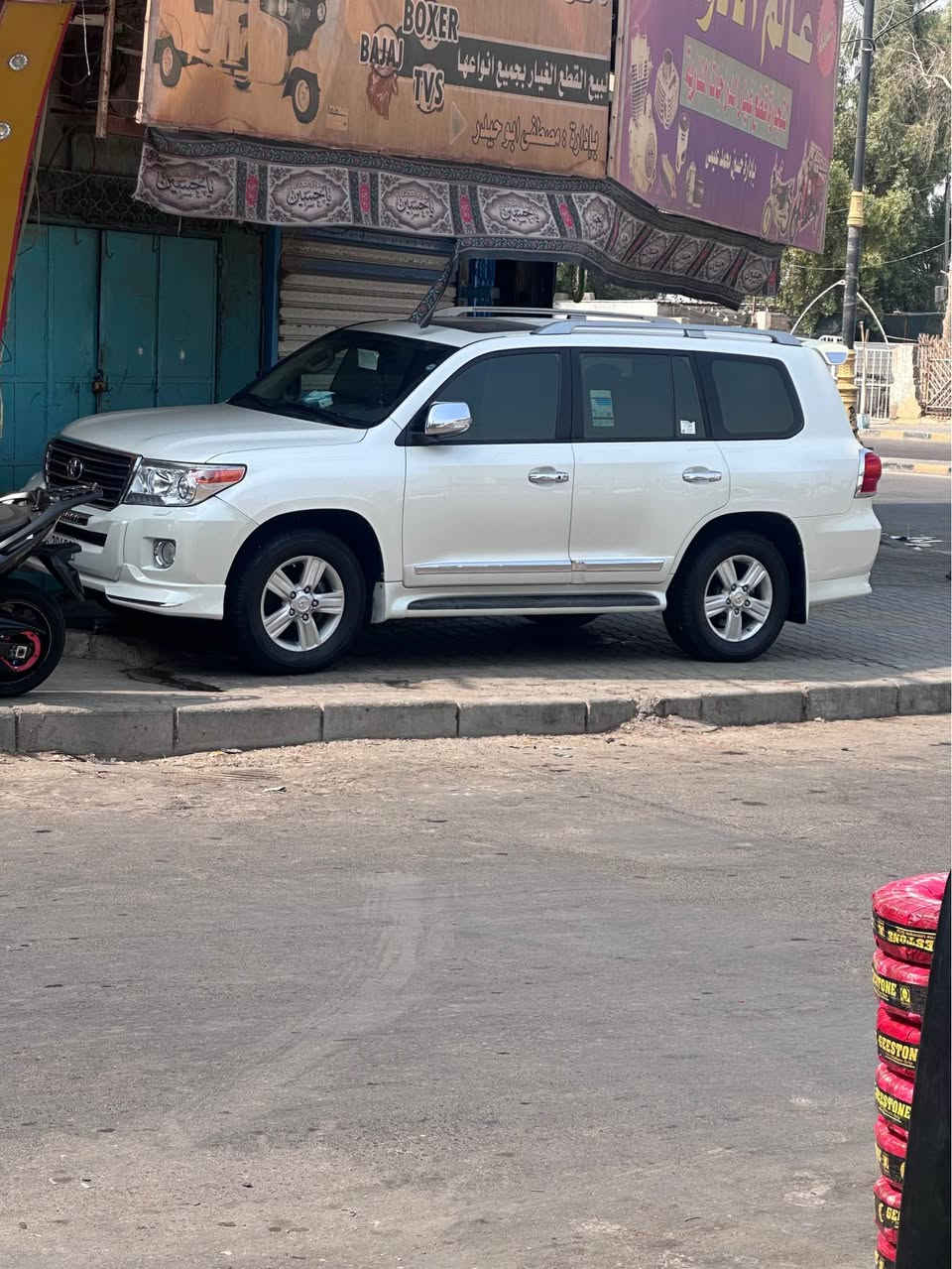 لاندكروز 2013 مال جناي السياره جاهزه اي نقص مابيهه حداديه تخم تاير محرك كير كفاله  ماعدا شبر صبغ بالجاملغ الامام   رقم سليمانيه باسمي ***********  مكان محافضه ميسان السعر 340 وبيه مجال قليل حك الجيه عمارة, ميسان
