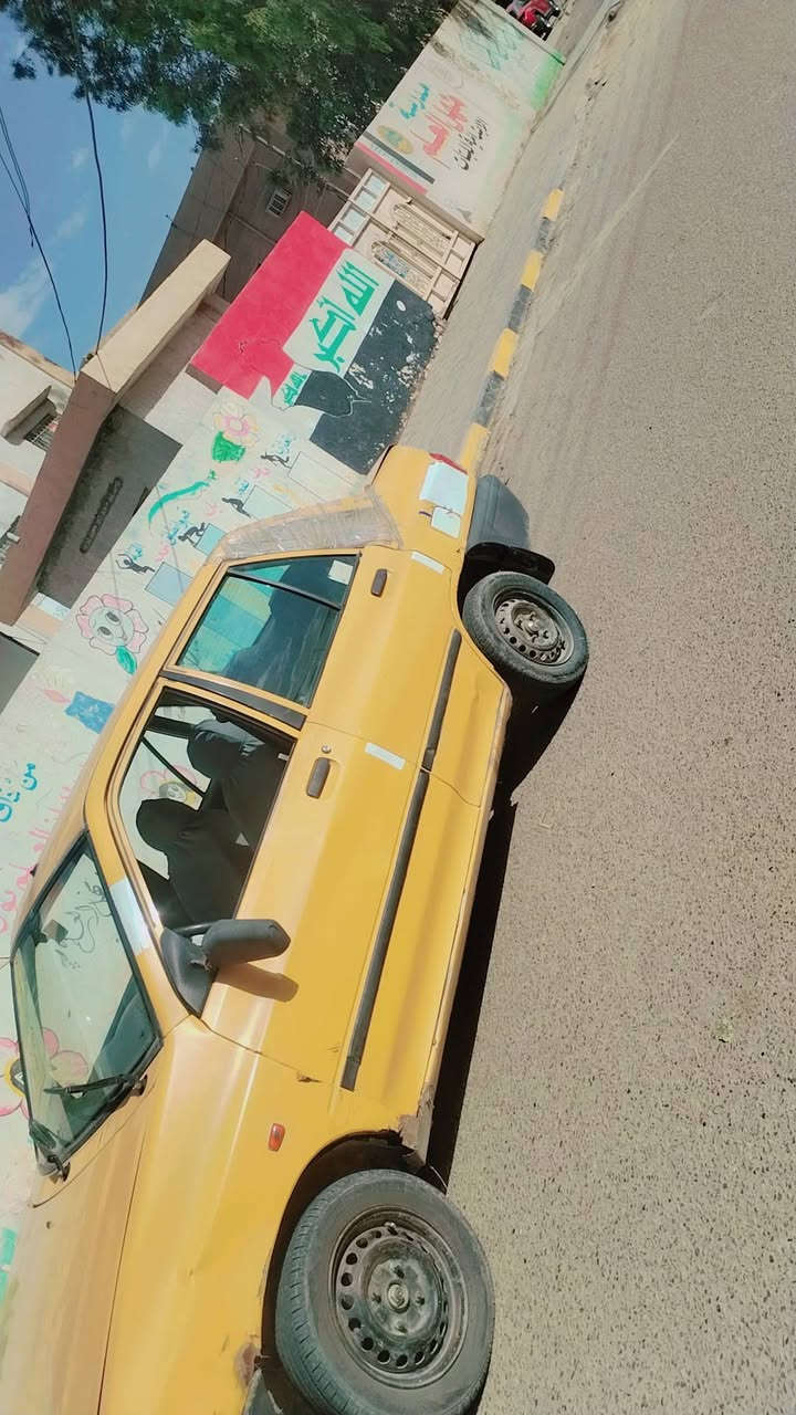 السلام عليكم سايبه للبيع موديل ١٣  مكينته بيه رنكات وبيه فطر بل شاصي الصفحه اليمنيه السياره تمشي كلشي مابيه صاحبه موجود يريد تحويل السعر ١٤ وبيه مجال قليل *********** ملاحضه السنويه ضايعه وبيه كتاب من المرور والرقم الخلفي هم وكع وعندي كتاب من المرور كامل

