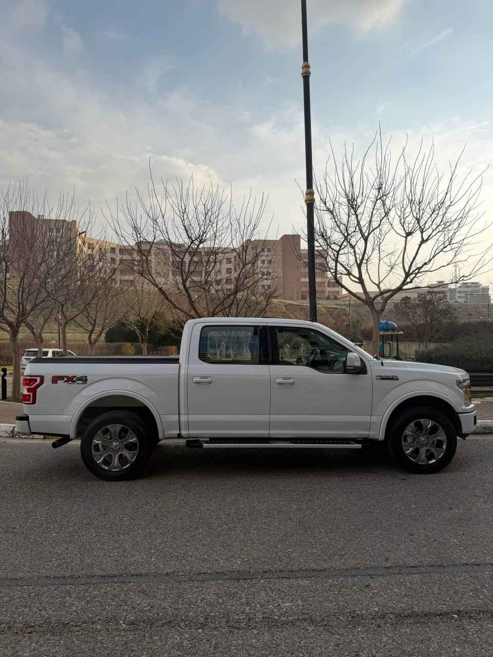 بسم الله الرحمن الرحيم 

 فورت  2019     F150    كينگ رنگ  كلين  تايتل  🖐️🖐️

سيارة مكفولة  كفالة  عامة  من  كلشى  ماشى  59 الف ميل

🔴  حجم محريك  V8   محريك   مرغوب  بدون فتح  🖐️
🔴 سيارة   جاهزة  من كلشى  گير و محريك و كهربائى 🖐️

🔴  مواسفات
{ بانوراما - تشغيل عن بعود - كوشنات تبريد و تدفية
- داخل شمشى - 5 كاميرا - ڤوليوم - سكليتر كهربائى - بعد }

🔴  سعر    -      258  💵
🔴  مكان  -     سليمانية  🌇
🔴  تلفون  -    ***********  ☎️
🔴🔴🔴🔴🔴🔴🔴🔴🔴🔴🔴🔴🔴🔴🔴🔴🔴 السليمانية, العراق
