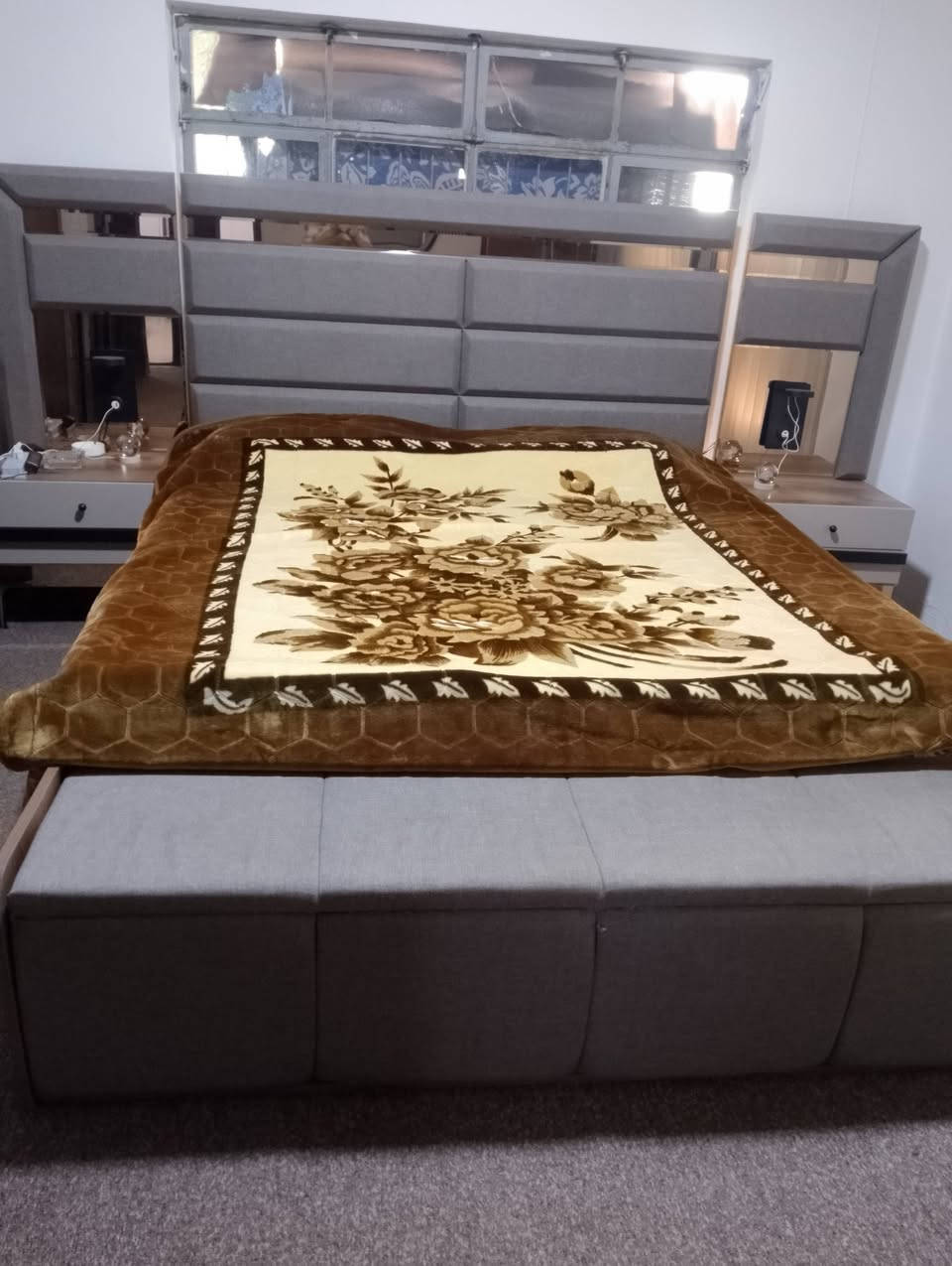 غرفه نوم شغل ثقيل وجديده السعرمليون وميه وبيها مجال للطيبين للتواصل ***********
