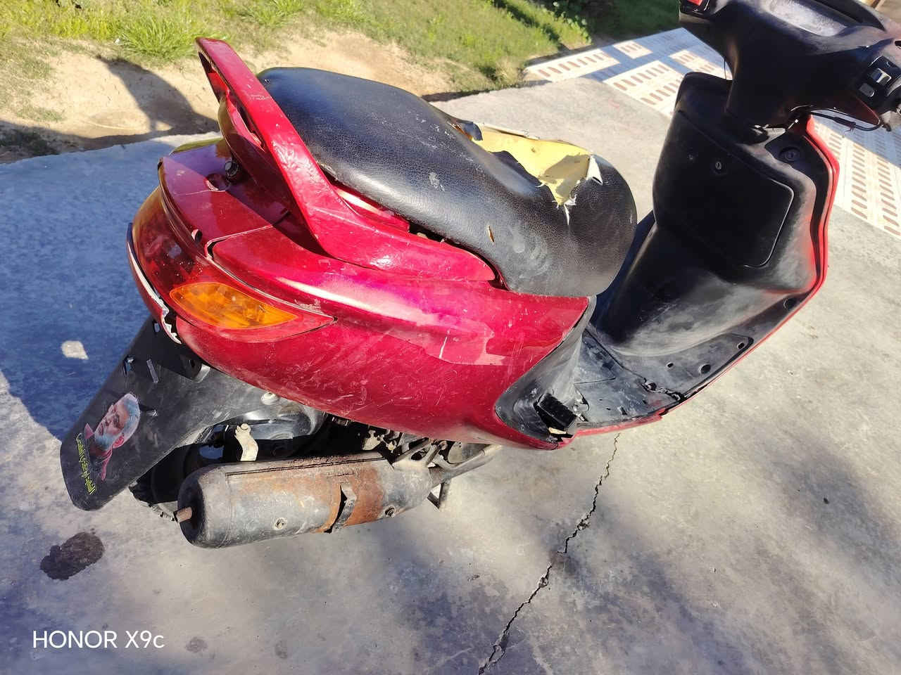 سلام عليكم دراجه فراشه للبيع مكينه خير من الله خرسه ونعومه السعر 150 وبيهه مجال الرقم ***********
