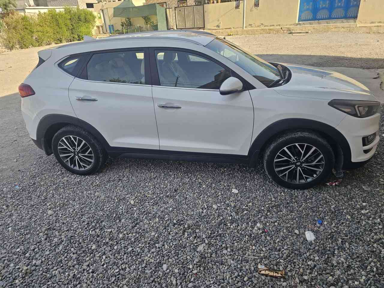 توكسان 2020 خليجي كوري 
ماشية 145 ألف 
رقم اربيل أرقام وسنوية وهزة جديدة 
كشنات كهربائي 
190$ 

***********
