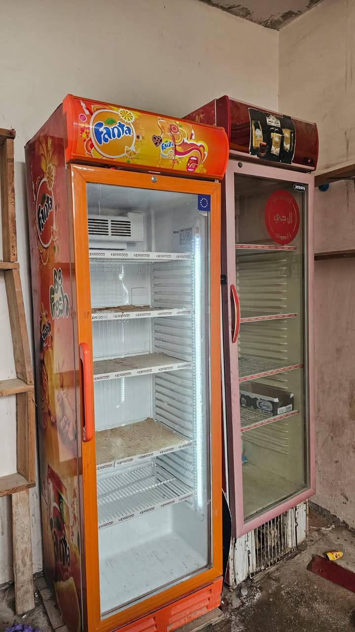 السلام عليكم رفوف عدد 2 للبيع شرط الشغل ورفوف خشب سعر خاص او اتصل ***********
