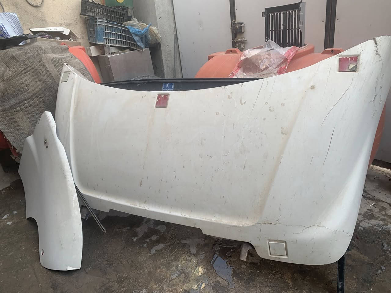 السلام عليكم للبيع كاسحه وزعانف سكانيا ٢٠٠٧نص دغداغه كاملات جيب وشد مكانهن لبصرة الزبير سعرهن٥ورقات  وبيهن مجال لشراي ***********
