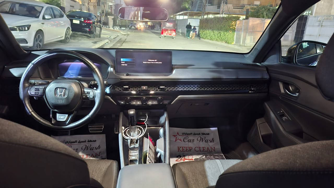 هوندا اكورد 2024 سيارة نظيفة كلش ومعتنين بيها اخت الزيرو ضربتها بابين مثل ما موضح بالصور والسيارة مكفولة مكينة كير تبريد كهربائيات المواصفات سبورت تدفئة كشنات وستيرن كشنات كهرباء تدفئة مراية جانبية رادارات فتحة سقف مثبت سرعة تكيفي كامرة خلفية 3  وضعيات دخول ذكي تشغيل عن بعد صندوك كهرباء تشغيل عن بعد ماشية 16000 كيلو وقابل للزيادة البسيطة

سعرها 215 وبيها مجال بسيط للجناية مكان السيارة حي الجهاد 
رقمي ***********
