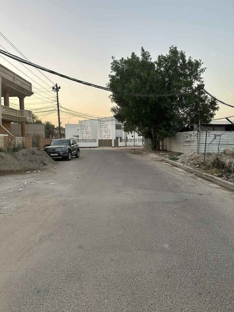 للبيع في السيدية لدى مكتب القيسي للعقار

تونات للبيع

 مساحة كل بيت 50م²     الواجهة 4.20م      النزال 12م 

يتكون كل بيت من 
#الطابق_الارضي صالة ومطبخ وخدمات 
#الطابق_الاول غرفتين نوم وخدمات 
#الطابق_الثاني غرفة نوم وبيتونه وسطح

بناء درجة اولى
واجهة مرمر شبابيك المنيوم باب قاصة

📍الضباط مربع القادة شارع 20م رصيف 3م ماقبل تشجير 

( السعر وتفاوض مباشر مع صاحب العقار )

    #أعرض_عقارك_بايدي_أمينة✅

           #نتشرف_بحظوركم_الى_مكتبنا✅

#نستقبل_كافة_عروضكم_البيع_والايجار 🏠

#يوجد_عروض_اخرى✅

اتصال على الرقم المكتب

***********

*********** 

👇🏼👇🏼👇🏼👇🏼
                        مكتب القيسي للعقار 
السيدية ⬅️ شارع المركز مقابل التفاح الاخضر

🔴 نكفيك عناء البحث ✔️ لتمتلك عقارك

عندك بيت 🏠 وحاير شلون تبيعه نحن نجيبلك المشتري وبسعر الذي يناسبك

عندك بناء 🏗️ وما عندك وقت تبني نحن نبني لك بأسعار تنافسيه وبكوادر هندسيه مع توثيق مراحل العمل بالتصوير حتى تكون مطمئن
