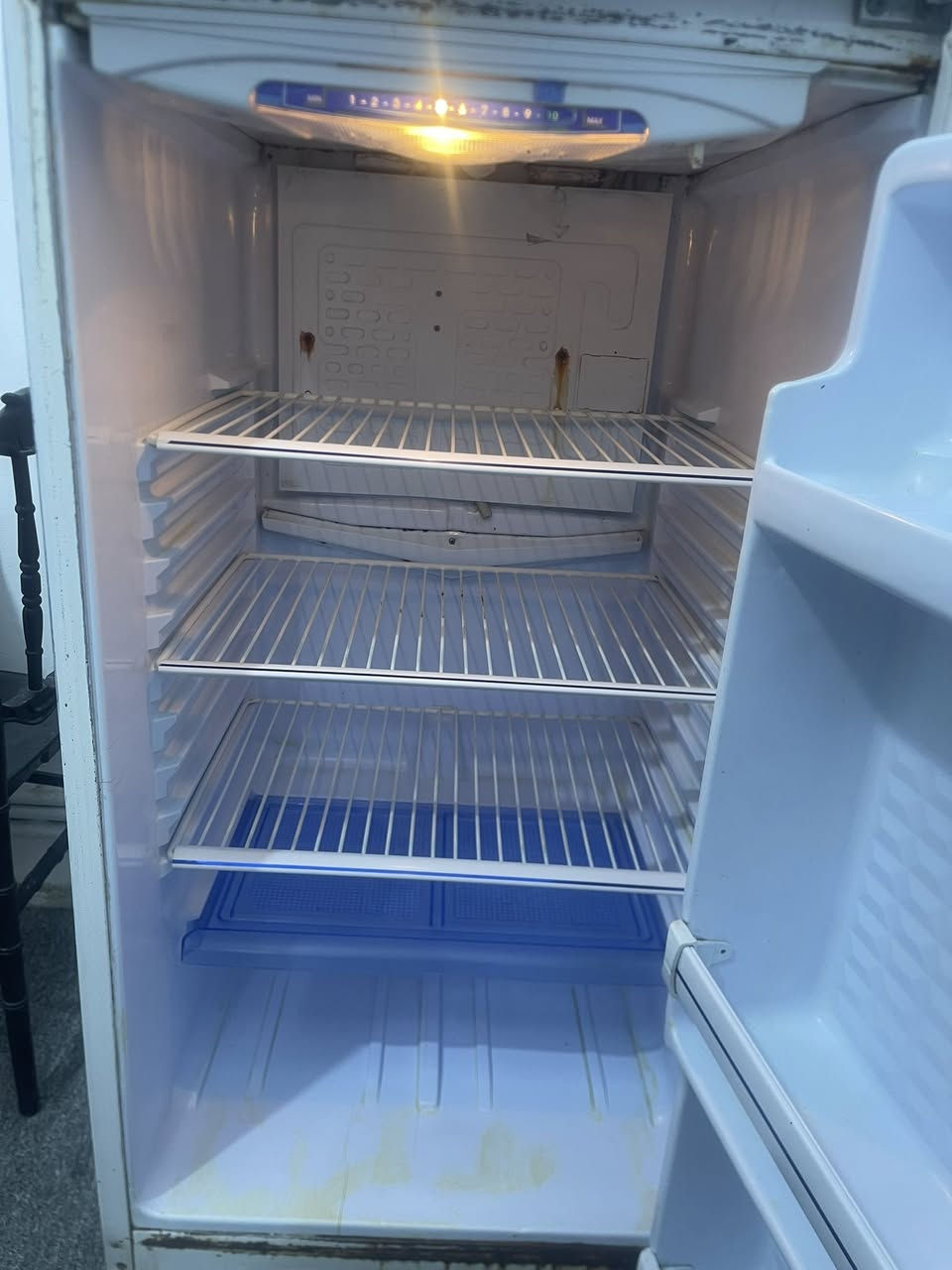 ثلاجة كونكورد مستعملة للبيع شغالة ما بيها شي فقط شخوط بالغلاف سعر 150 الف و بيها مجال بسيط


**إذا كنت صاحب هذا الإعلان وتريد حذفه لأي سبب، رجاءا أرسل رسالة إلى الدعم الفني**