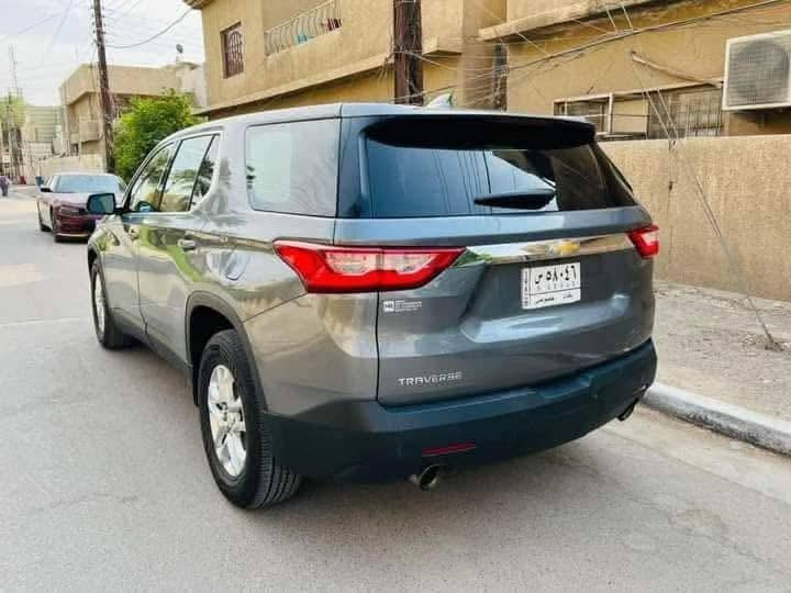 *شيفروليه ترافرس 2020 LT* فئة الـ SUV العائلية 3 صفوف. الفئة LT تجي بنسختين: *LT Cloth* قماش و *LT Leather* جلد 889a

*1. المحرك والأداء*
- *المحرك*: V6 سعة 3.6 لتر SIDI VVT
- *القوة*: 310 حصان @ 6800 rpm
- *العزم*: 266 رطل-قدم @ 2800 rpm
- *الكير*: أوتوماتيك 9 سرعات
- *الدفع*: دفع أمامي FWD ستاندر، والدفع الرباعي AWD اختياري
- *سعة السحب*: لحد 5,000 رطل = 2268 كغم
- *الوقود*: بنزين عادي
- *الصرف*: 18 مدينة / 27 طريق سريع / 21 مشترك ميل لكل غالون FWD. الـ AWD 17/25/20
- *سعة الخزان*: 19.4 غالون = 73.5 لتر
- *مدى السير*: ∼523 ميل طريق سريع 7856889ab43f

*3. المواصفات الداخلية LT Leather*
هي الفئة الأفخم بالـ LT
- *المقاعد*: جلد ستاندر + ستيرن جلد
- *الكراسي*: مقعد السائق كهربائي، الراكب كهربائي، كراسي أمامية مدفأة
- *المساحة*: مساحة رجل أمامية 41 إنج، صف ثاني 38.4 إنج، صف ثالث 33.5 إنج
- *الشاشة*: شاشة 8 إنج إنفوتينمنت+ Apple CarPlay/Android Auto
- *أخرى*: واي فاي 4G LTE هوتسبوت ستاندر، تحكم صوت من الستيرن، باب خلفي كهربائي، تشغيل عن بعد Remote Start 785676a08e15d91f

*4. الأمان والتجهيزات*
- *كاميرا خلفية*: ستاندر
- *أنظمة أمان*: ABS، وسائد هوائية ستائرية وأمامية وجانبية، مراقبة النقطة العمياء، تنبيه المرور الخلفي، حساسات *
السعر 190 ورقة وبيها مجال 
رقم بغداد
رقم الهاتف ***********
