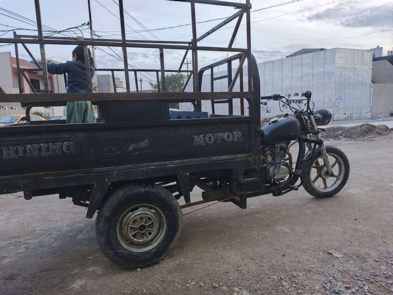 سلام وعليكم ستوته مال شغل موديل 2014 شاصي ركبه محرك اخرس هندر واحد كله بشرط تايرت 3جدد  السعر 500وبيها مجال مكاني واسطي ***********
