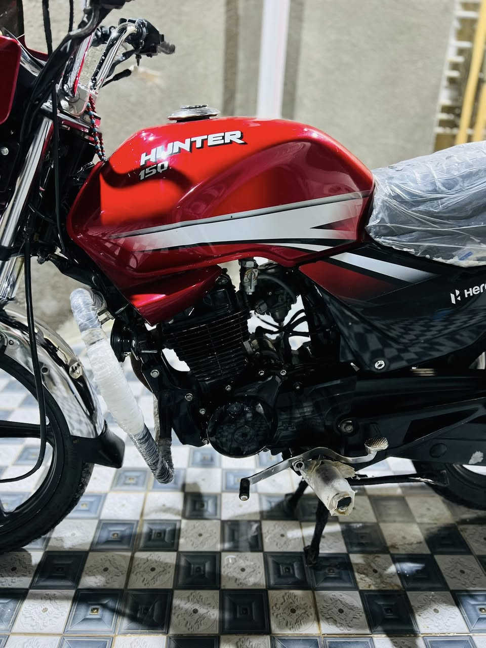 سلام عليكم 
هيرو 20مكفوله برغي مامفتوح بيه  ماناقصه اي شي مكان كوت سعر خاص. أو اتصل ***********
